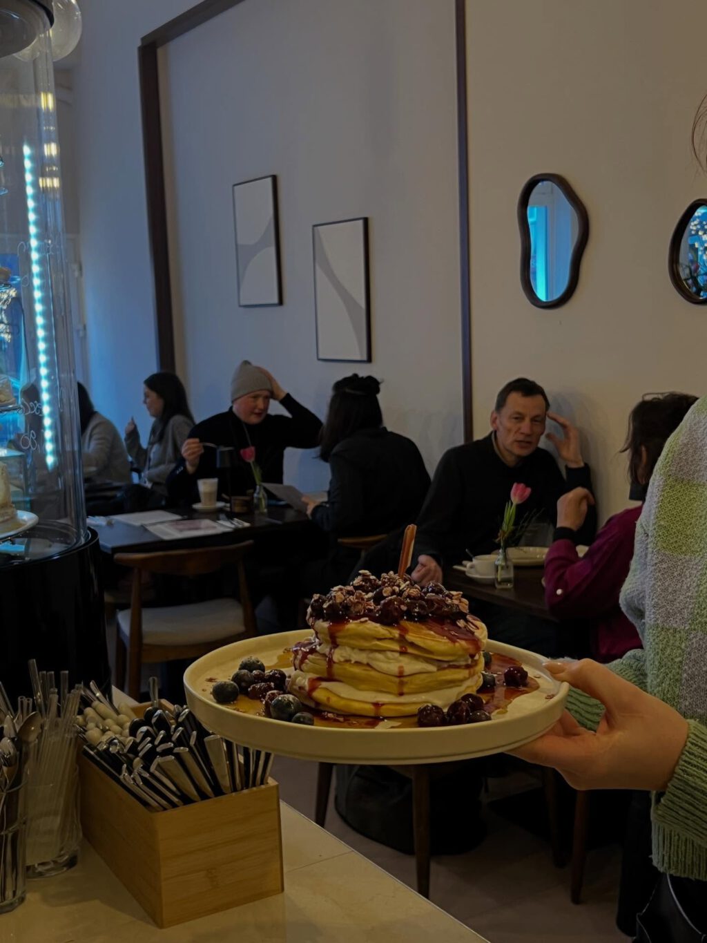 Instagram post from cafe.sisuu. This post is in position 2.