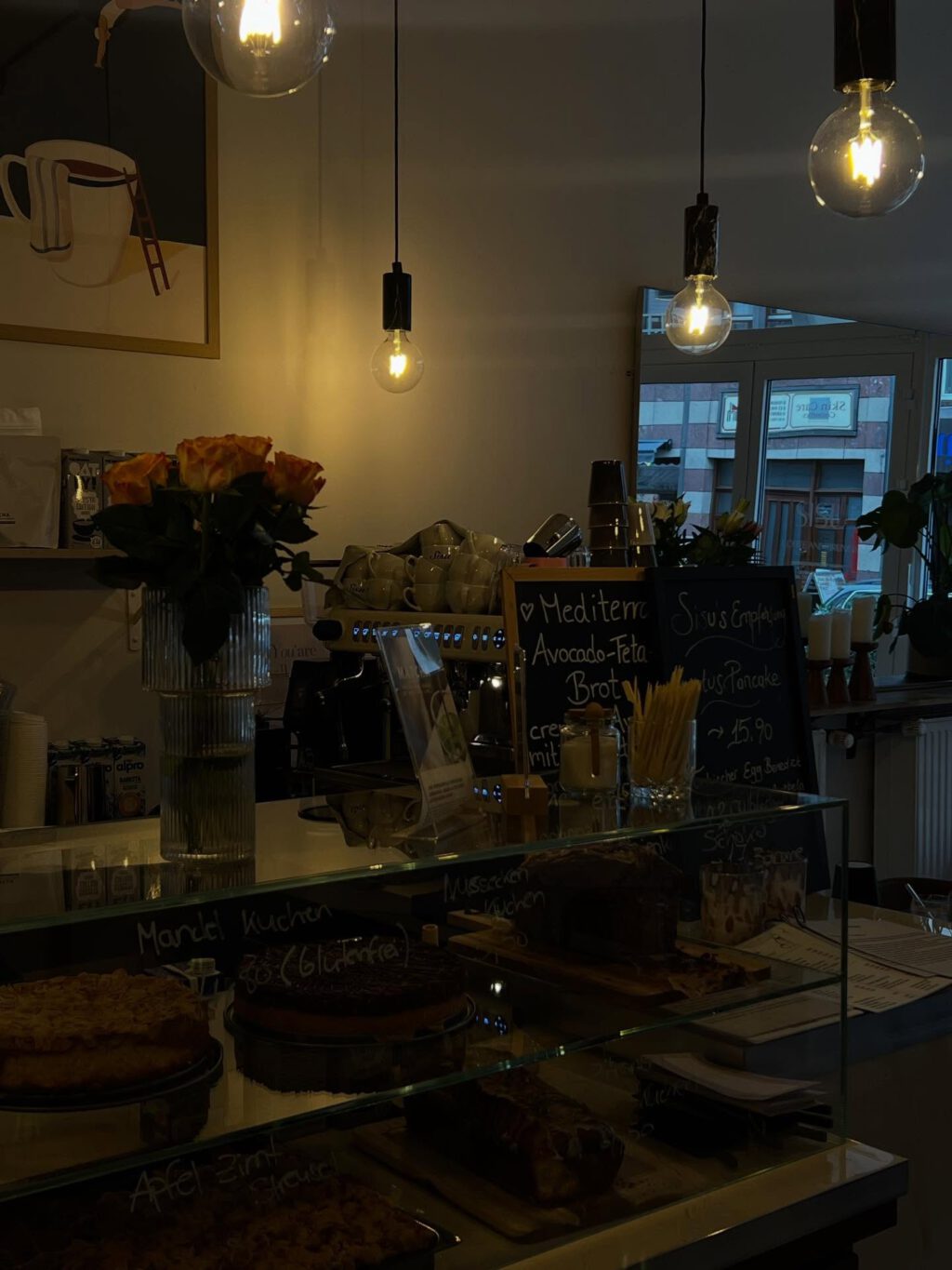 Instagram post from cafe.sisuu. This post is in position 16.