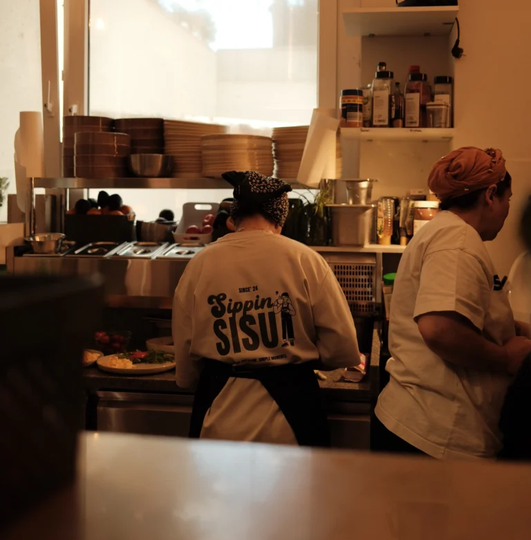 Instagram post from cafe.sisuu. This post is in position 0.