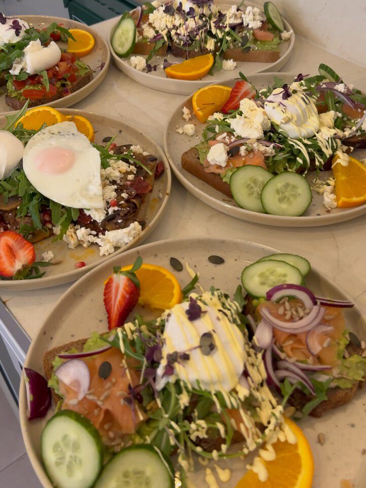 Instagram post from cafe.sisuu. This post is in position 2.