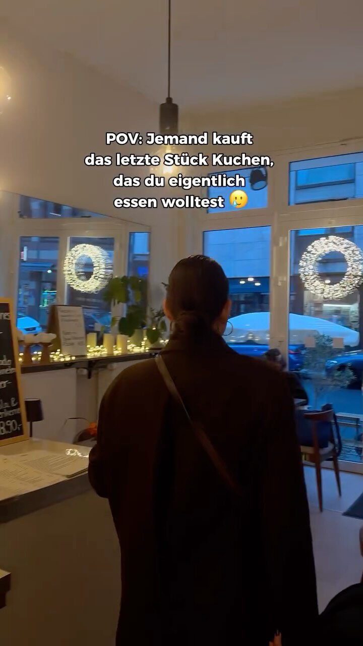 Instagram post from cafe.sisuu. This post is in position 0.