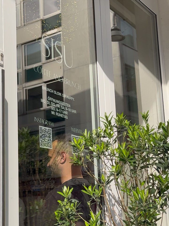 Instagram post from cafe.sisuu. This post is in position 4.