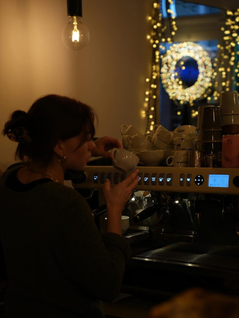 Instagram post from cafe.sisuu. This post is in position 3.