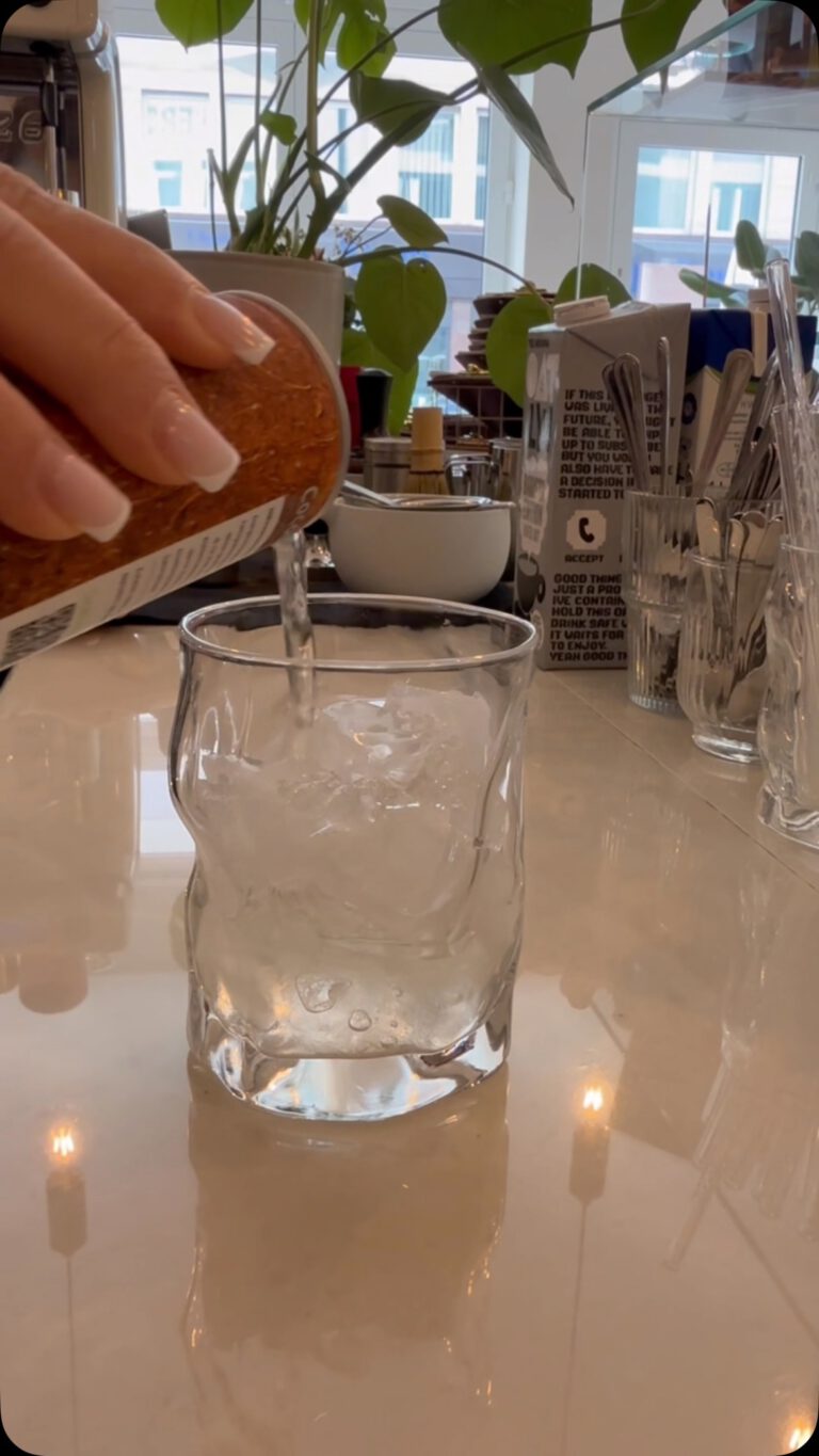 Instagram post from cafe.sisuu. This post is in position 5.