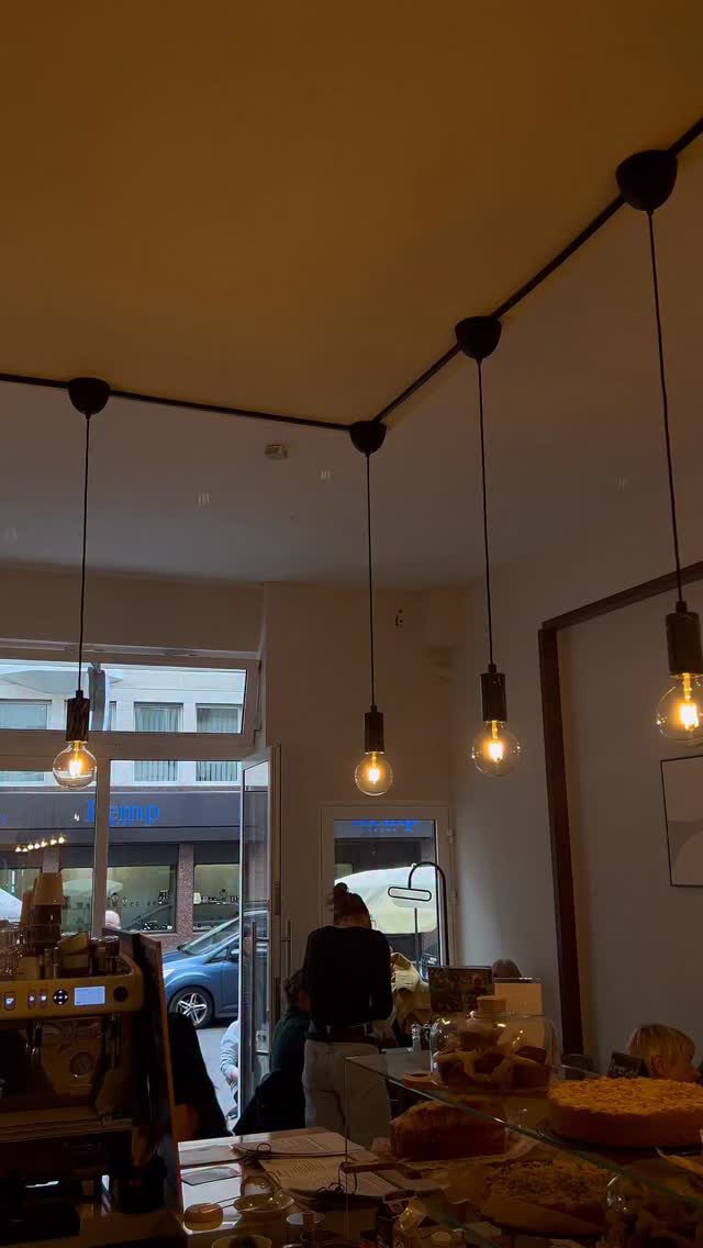 Instagram post from cafe.sisuu. This post is in position 5.