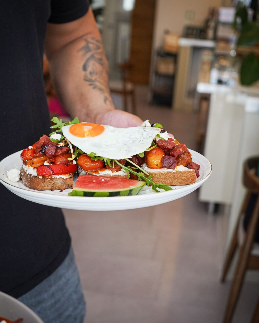 Instagram post from cafe.sisuu. This post is in position 1.