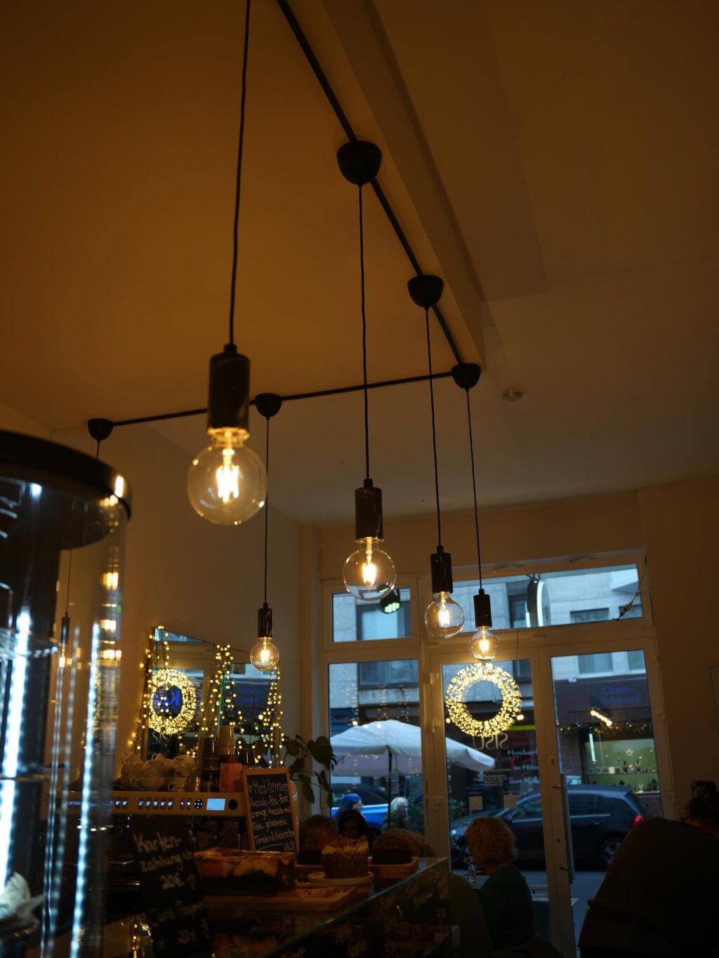 Instagram post from cafe.sisuu. This post is in position 10.