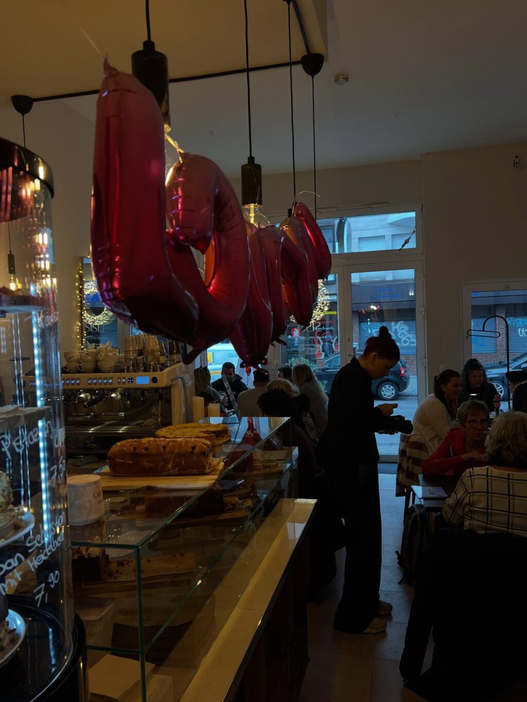 Instagram post from cafe.sisuu. This post is in position 8.