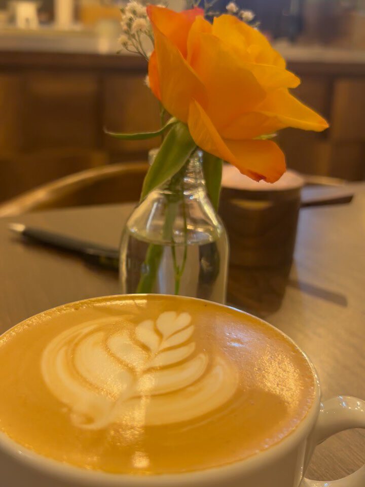 Instagram post from cafe.sisuu. This post is in position 3.