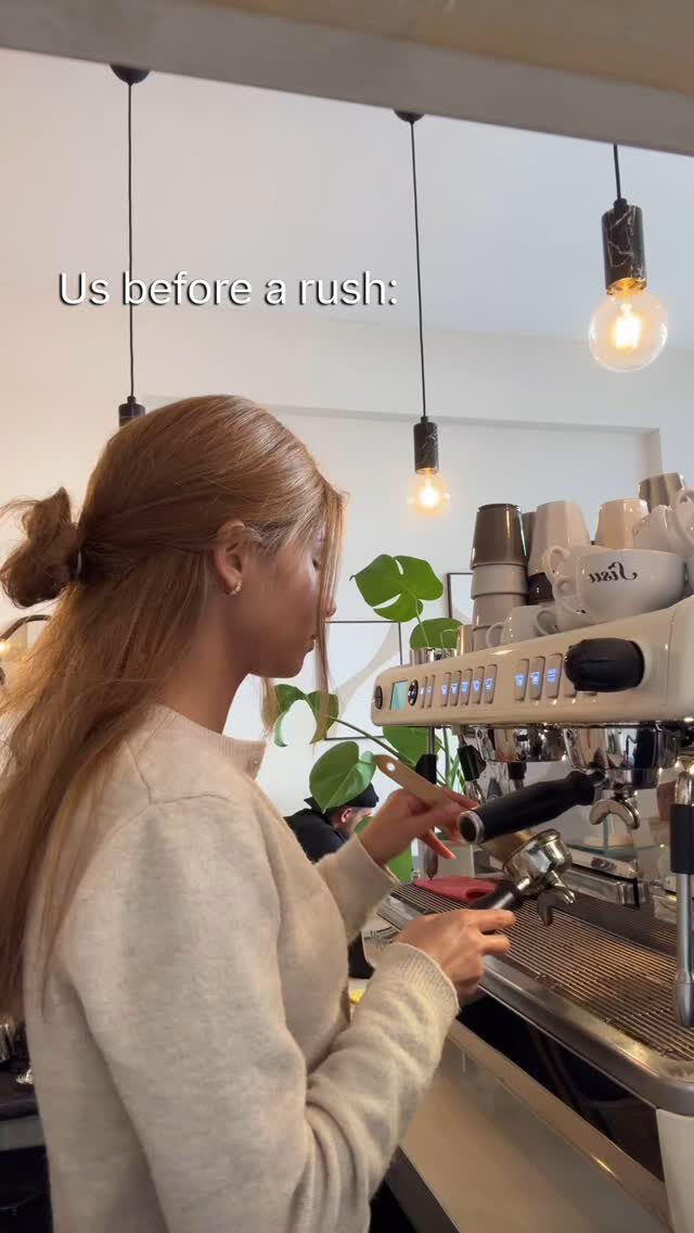 Instagram post from cafe.sisuu. This post is in position 3.