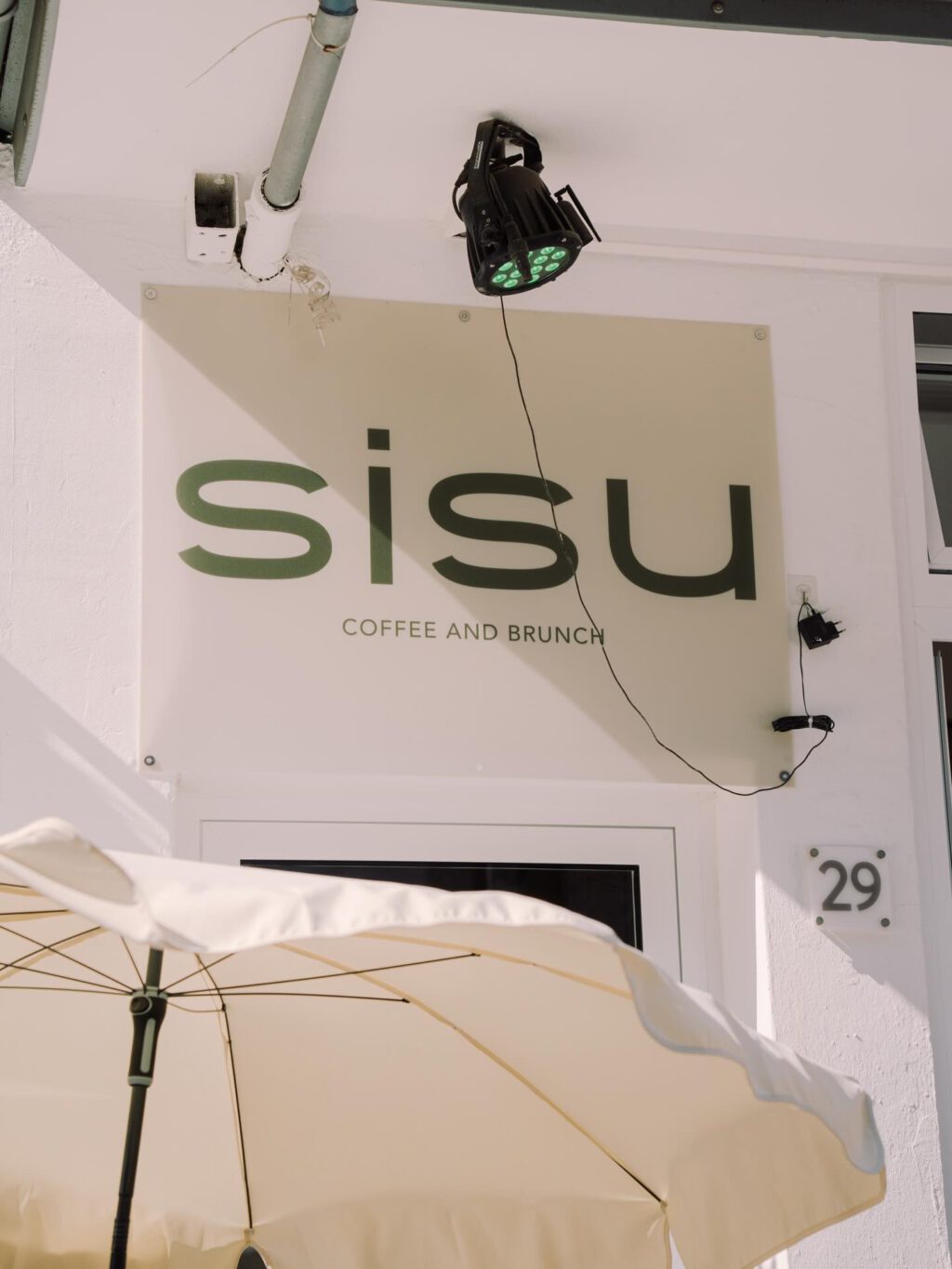 Instagram post from cafe.sisuu. This post is in position 18.