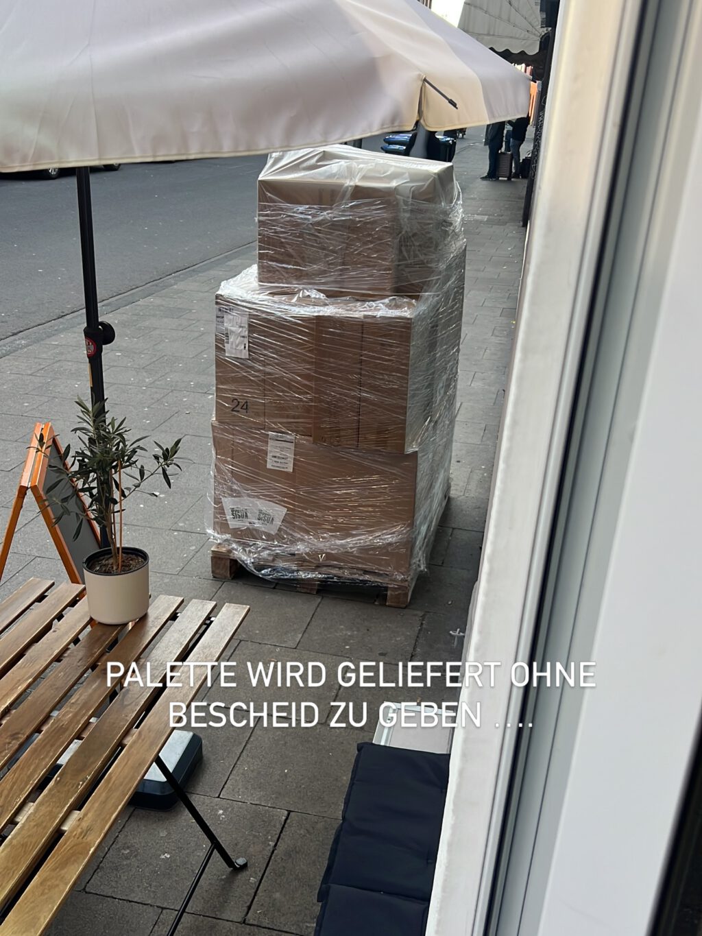 Instagram post from cafe.sisuu. This post is in position 7.