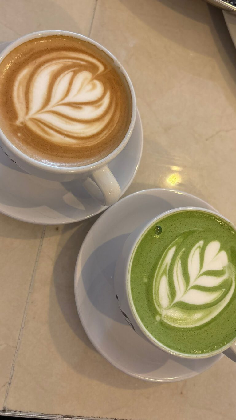 Instagram post from cafe.sisuu. This post is in position 4.