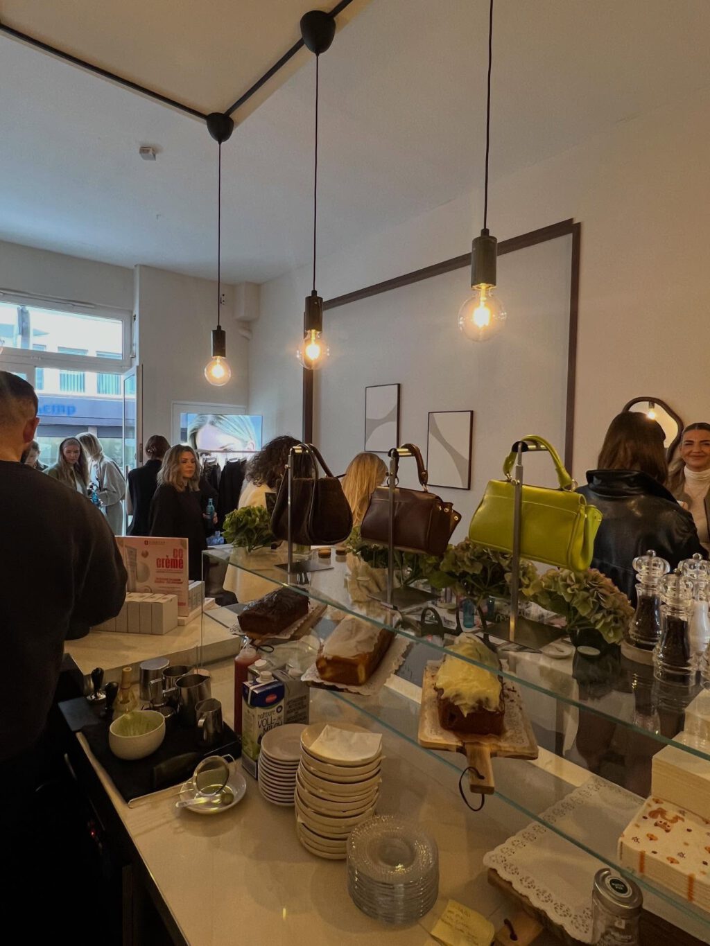 Instagram post from cafe.sisuu. This post is in position 7.