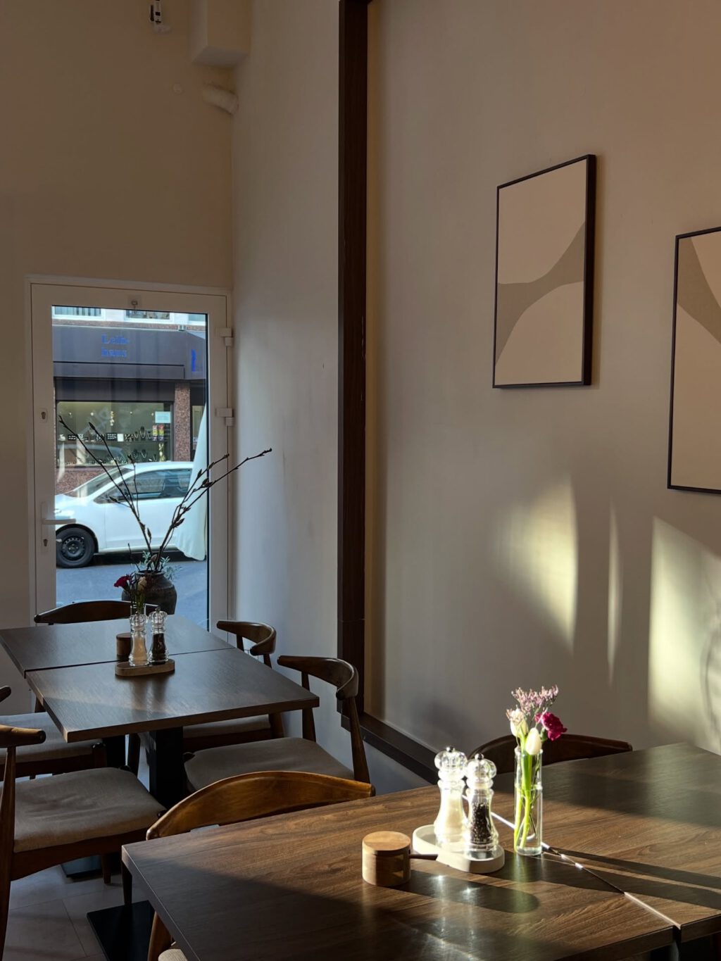 Instagram post from cafe.sisuu. This post is in position 4.