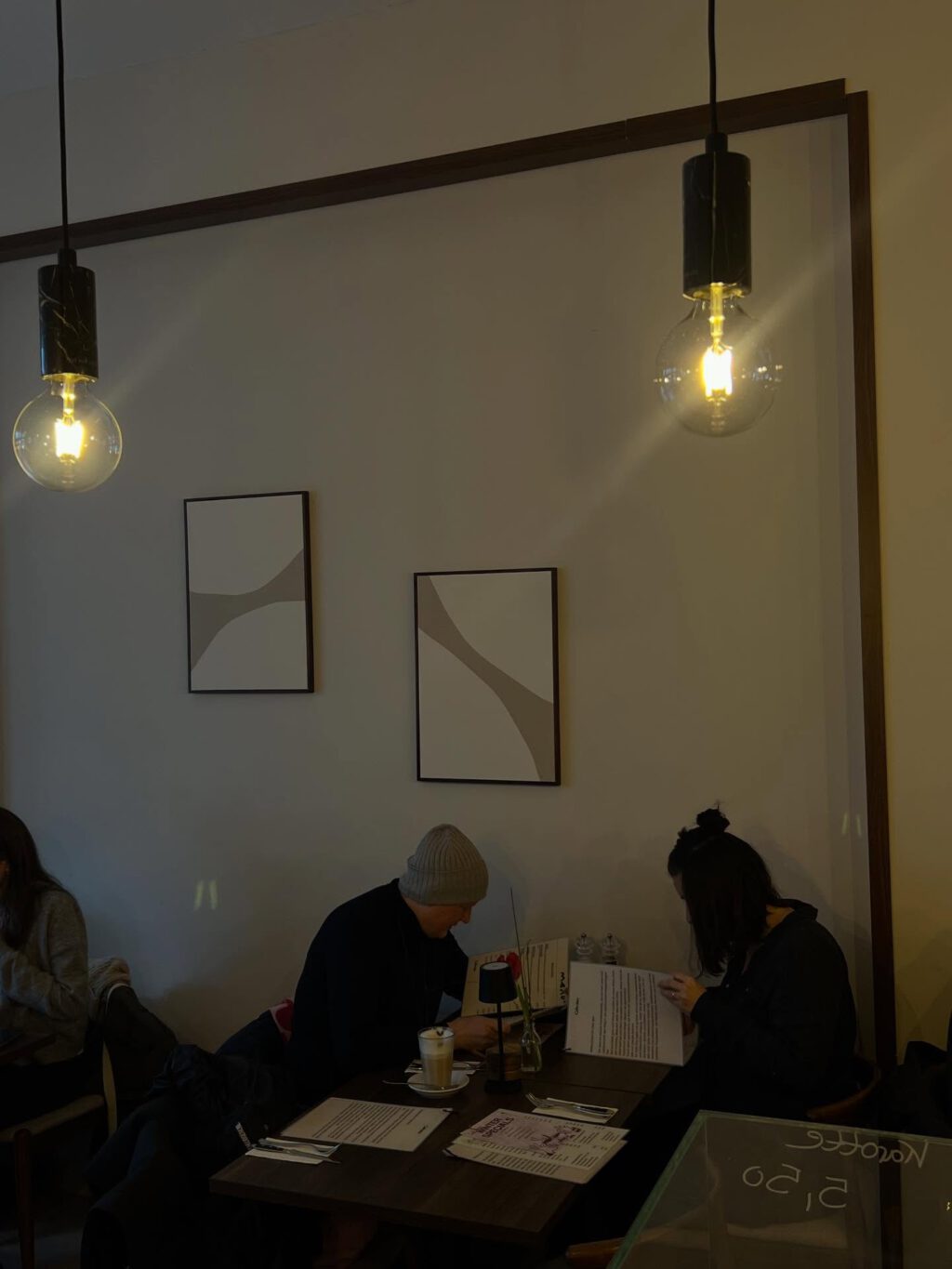 Instagram post from cafe.sisuu. This post is in position 1.