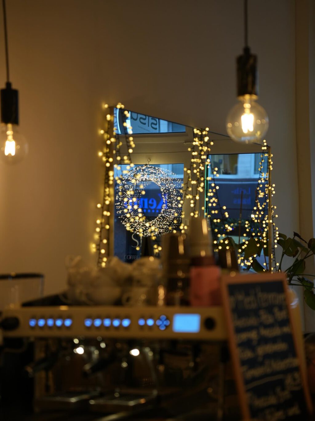 Instagram post from cafe.sisuu. This post is in position 1.