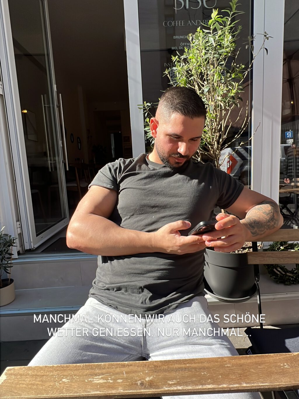 Instagram post from cafe.sisuu. This post is in position 11.