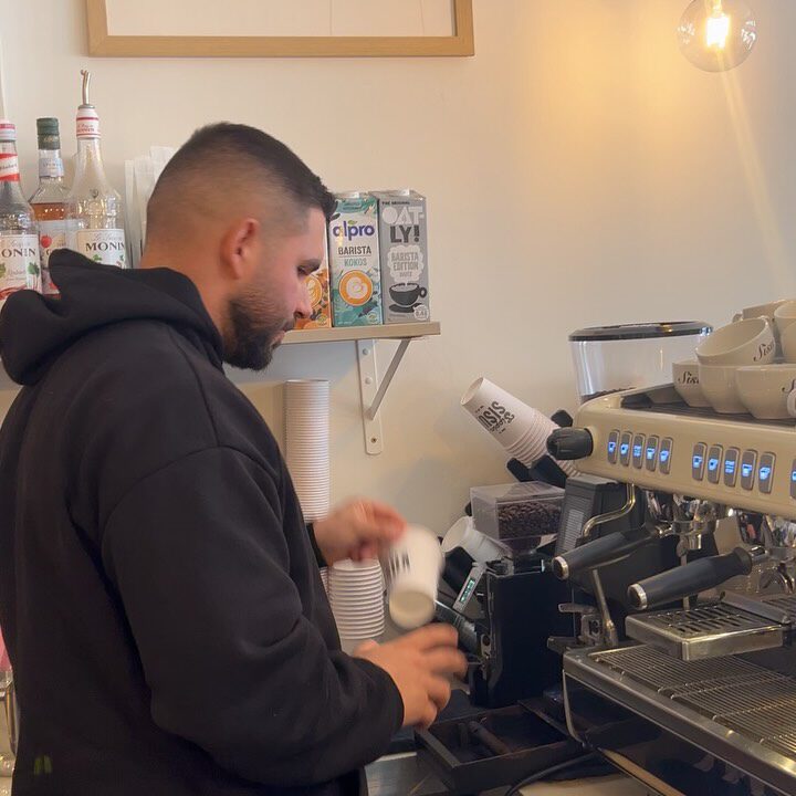 Instagram post from cafe.sisuu. This post is in position 17.