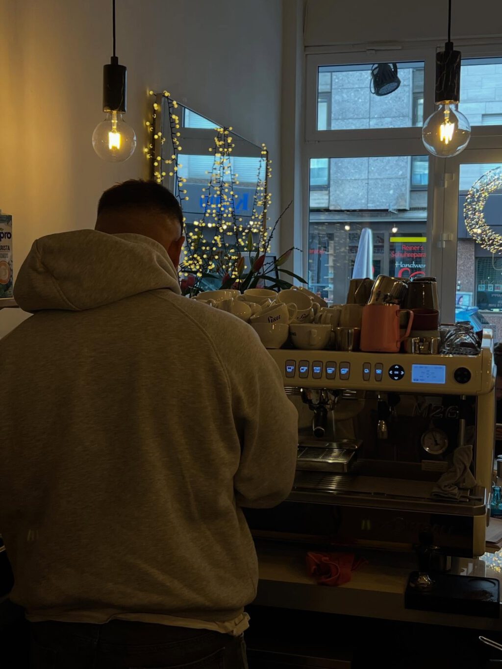 Instagram post from cafe.sisuu. This post is in position 4.