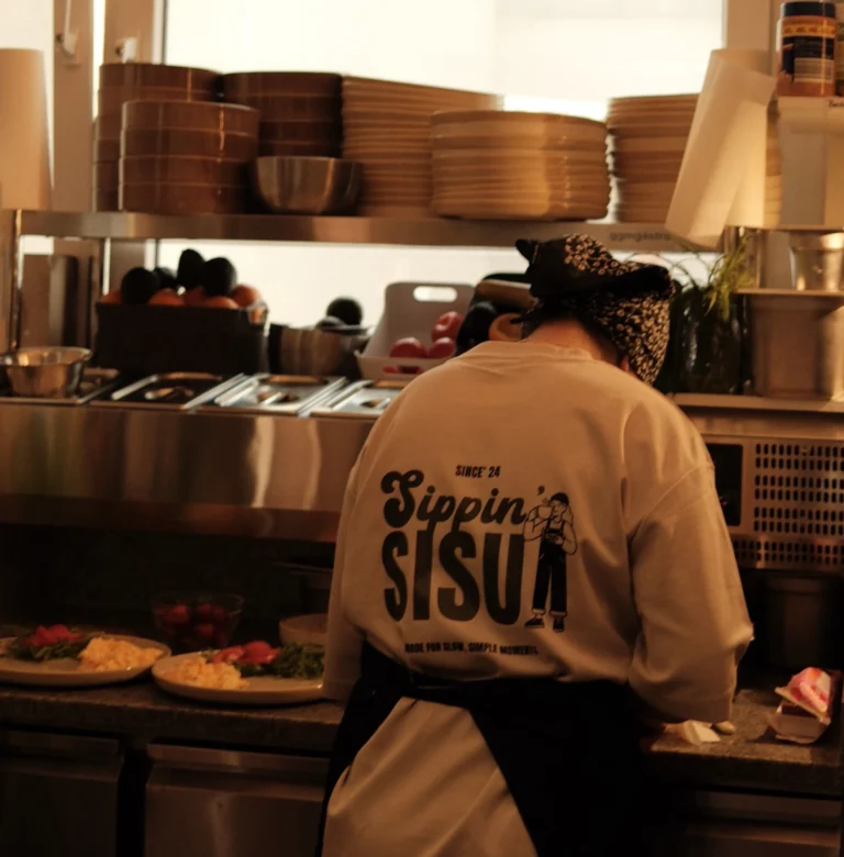 Instagram post from cafe.sisuu. This post is in position 1.