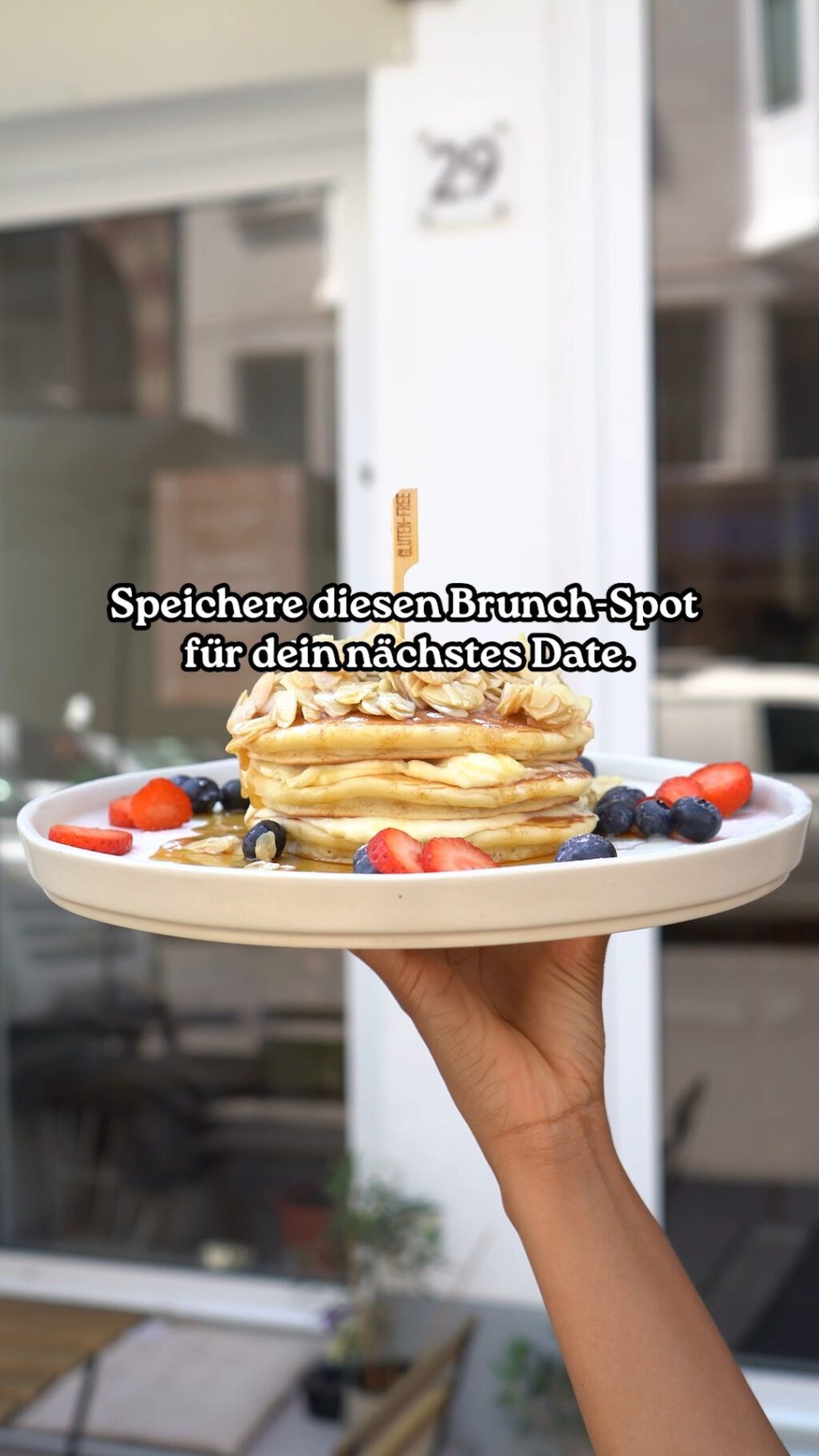 Instagram post from cafe.sisuu. This post is in position 4.