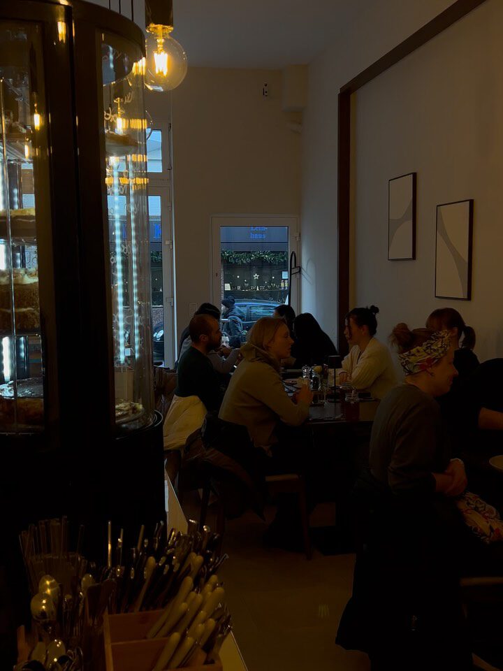 Instagram post from cafe.sisuu. This post is in position 6.