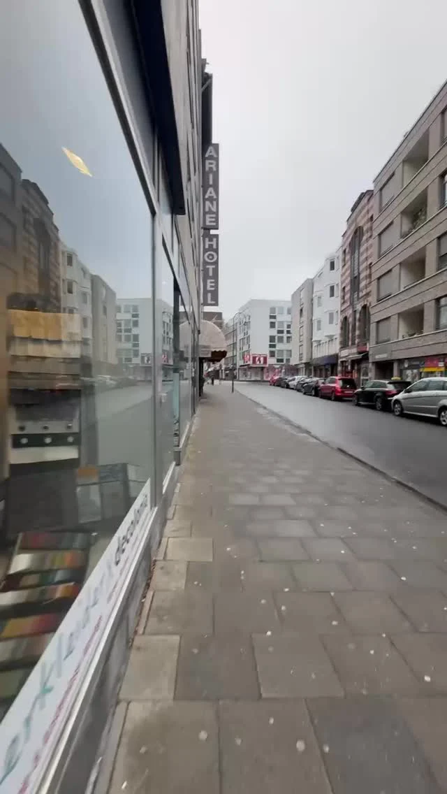 Instagram post from cafe.sisuu. This post is in position 0.