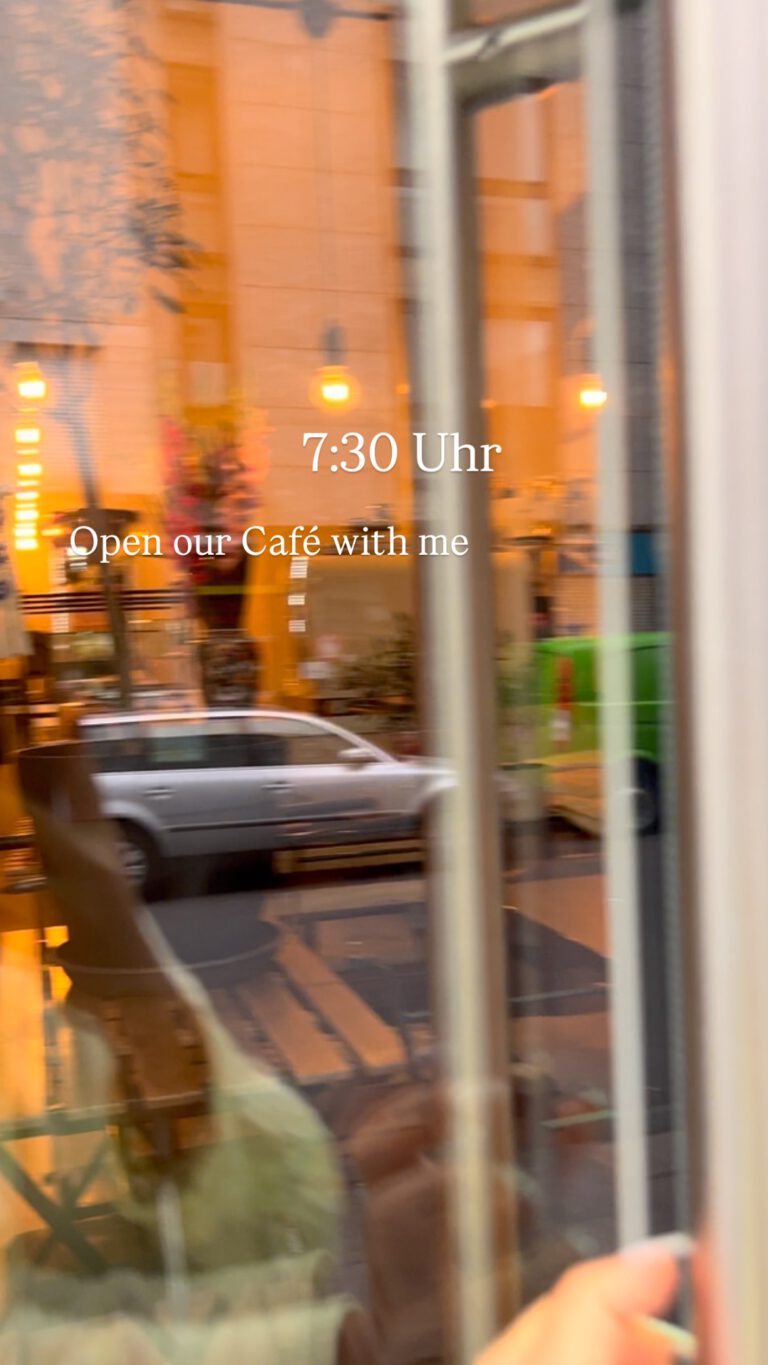 Instagram post from cafe.sisuu. This post is in position 3.