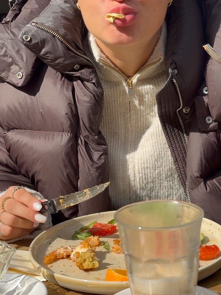 Instagram post from cafe.sisuu. This post is in position 6.